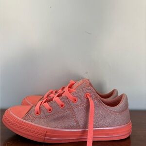 Converse CTAS Madison OX
Crimson Pulse Silver Shoes Size
3 659955F